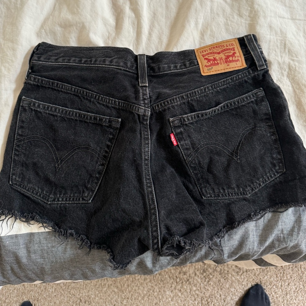 Black Levi’s 501 shorts size 27